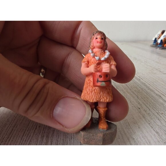 Lemax girl dress pumpkin basket Halloween people village accessory - Picture 6 of 7